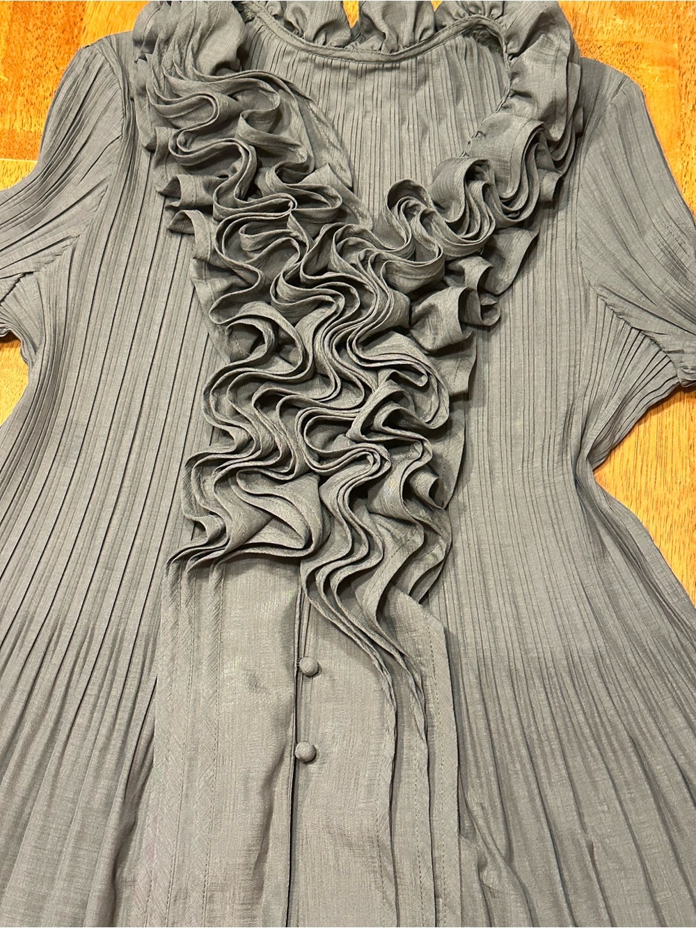 Japanese Fashion Je Crois Soi Micro Pleat Ruffle Tunic V-Neck Blouse Khaki/gray - Picture 11 of 16